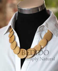 flat oval overlapping wood beads necklace